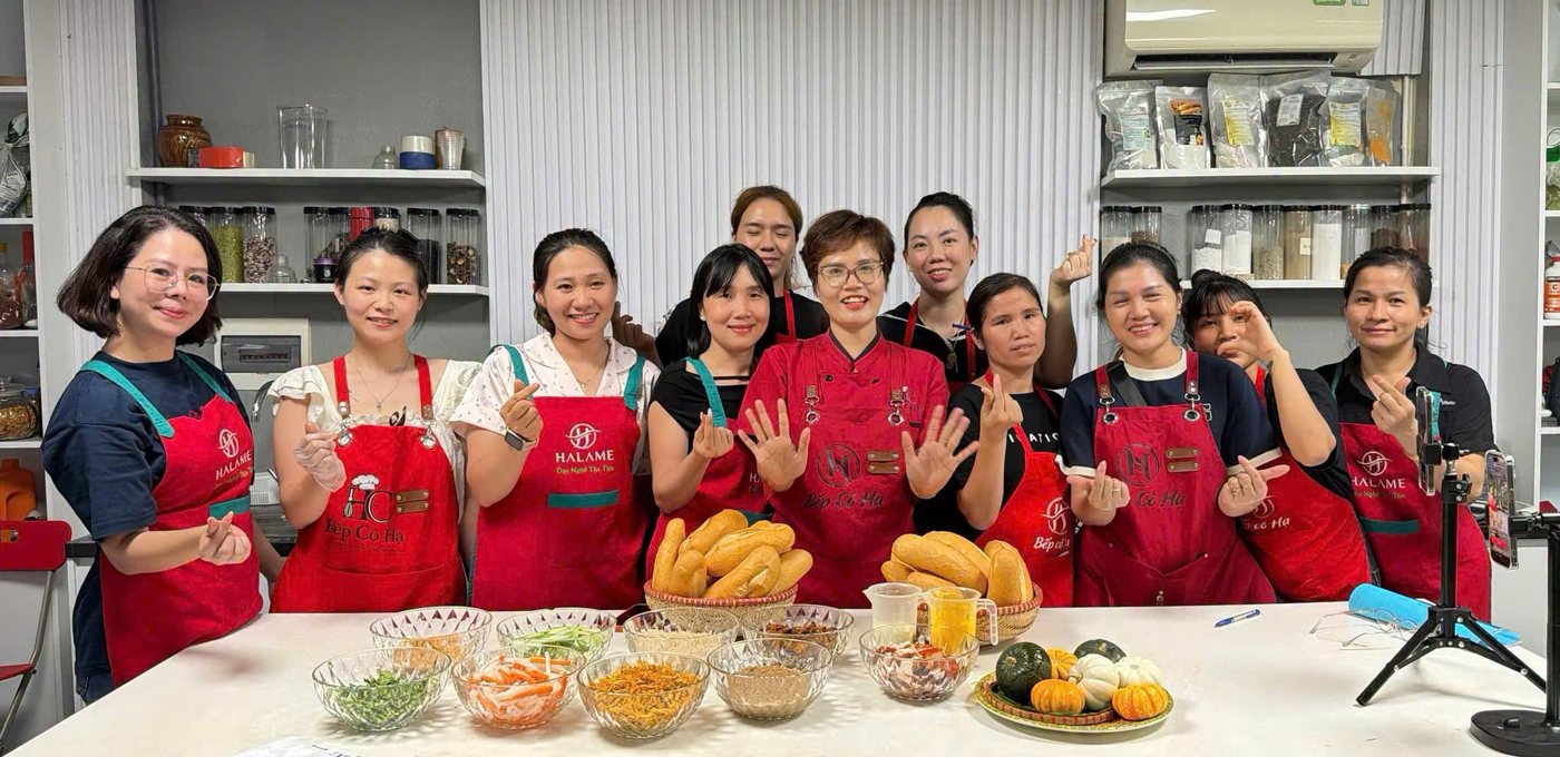 Lop hoc thuc hanh xoi banh mi cung co giao